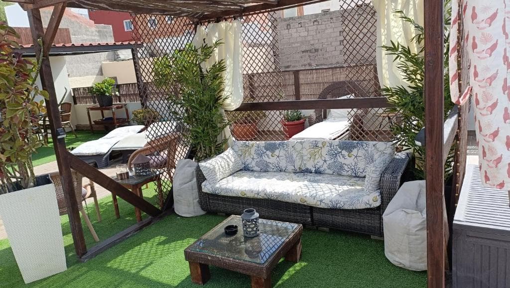 Gemütliche Lounge-Ecke auf der Terrasse