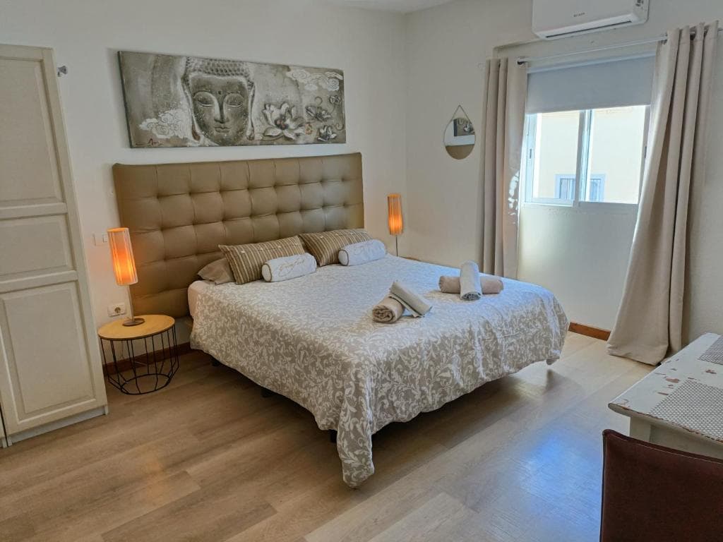 Schlafbereich mit Doppelbett