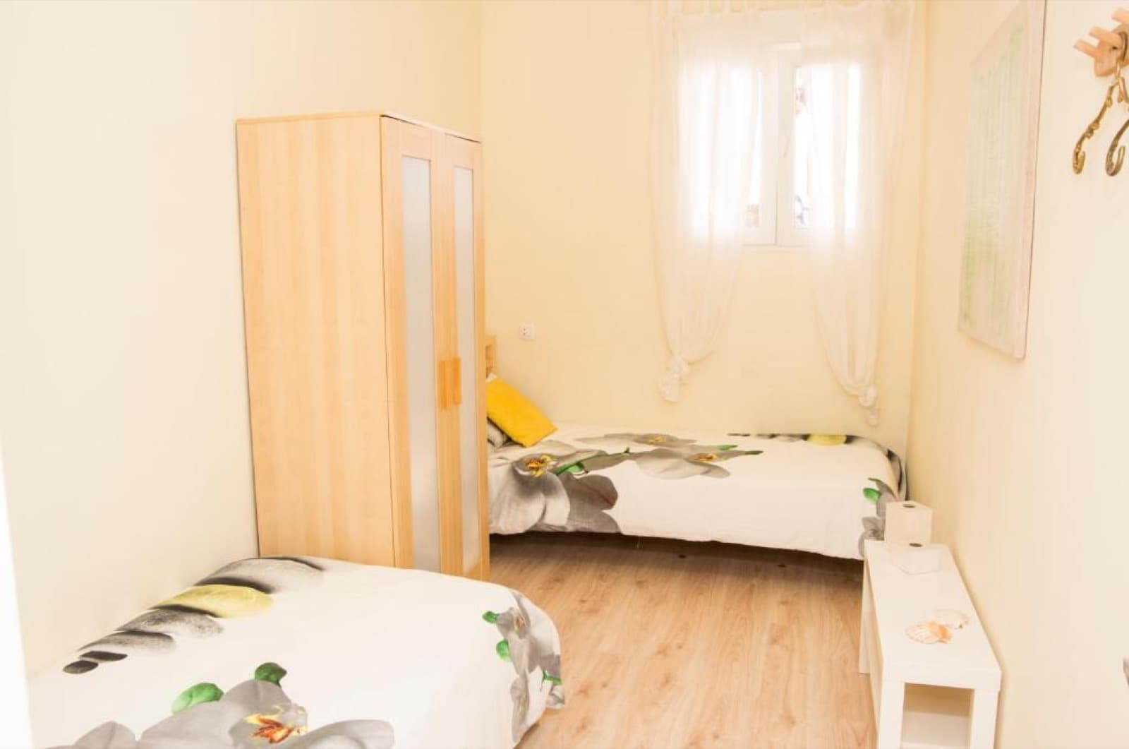Zweites Schlafzimmer mit zwei Einzelbetten